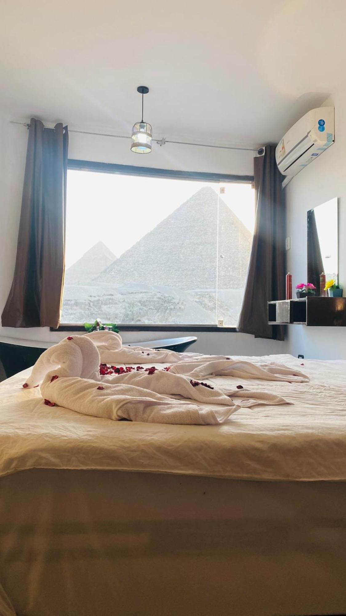Alba Pyramids View Apartahotel